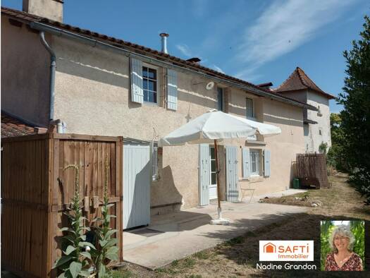 Maison à vendre 278 000 € 7 pièces 3 chambres 208 m² 4 557 m² de terrain Les Essards 16210