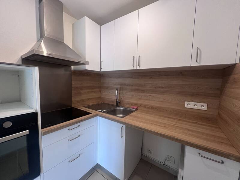 Maison à louer, 55m², SAINT JEAN DE MARUEJOLS ET AVEJAN