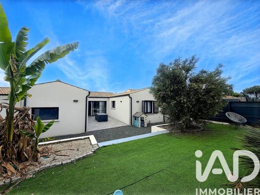Maison de plain-pied à vendre 323 000 € 5 pièces 3 chambres 118 m² 359 m² de terrain Ferrières 17170