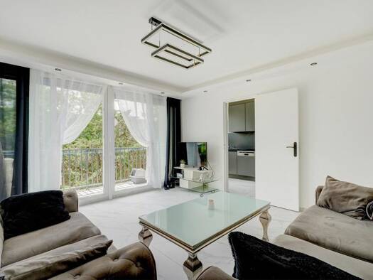 Appartement à vendre 185 000 € 3 pièces 2 chambres 61 m² Étage 1/4 La Pagère-Bron Église-Le Terraillon-Saint Jean Bron 69500