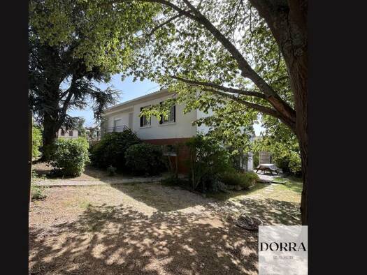 Villa à vendre 330 000 € 9 pièces 5 chambres 145 m² 687 m² de terrain Saint-Geniès-Bellevue 31180