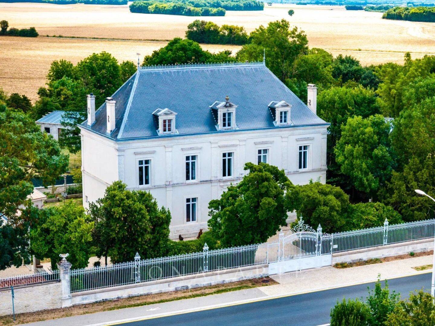 Maison à vendre, 405m², SURGERES
