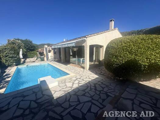 Maison de plain-pied à vendre 515 000 € 4 pièces 3 chambres 90 m² 452 m² de terrain Cuges-les-Pins 13780