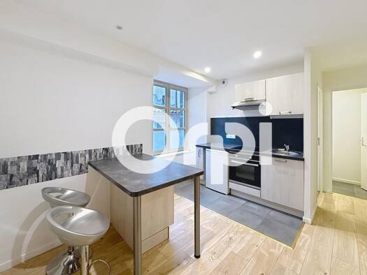 Appartement à louer 355 € 1 pièce 38 m² Sud Saint-Flour 15100