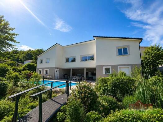 Maison de plain-pied à vendre 437 000 € 6 pièces 4 chambres 185 m² 3 499 m² de terrain Chanas 38150