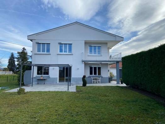Maison à vendre 273 000 € 7 pièces 4 chambres 160 m² 1 361 m² de terrain Maringues 63350