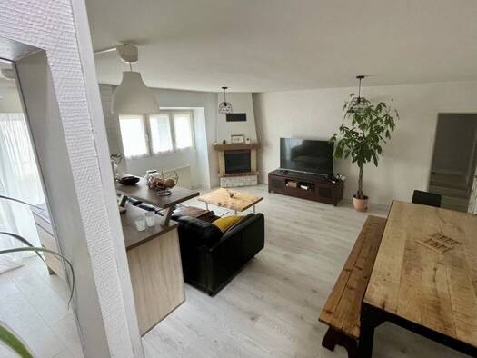 Duplex à vendre 220 000 € 4 pièces 2 chambres 95 m² RDC/1 Erdurière Couëron 44220