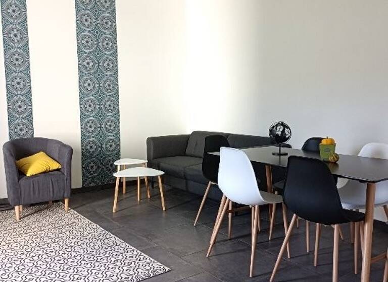 Appartement à louer 510 € 1 pièce 1<br/>chambre 109 m²<br/>superficie 2ème<br/>étage Birambits Bègles 33130