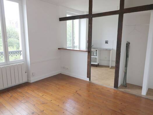 Appartement à louer 590 € 1 pièce 24 m² Étage 1/2 Mantes-la-Jolie 78200