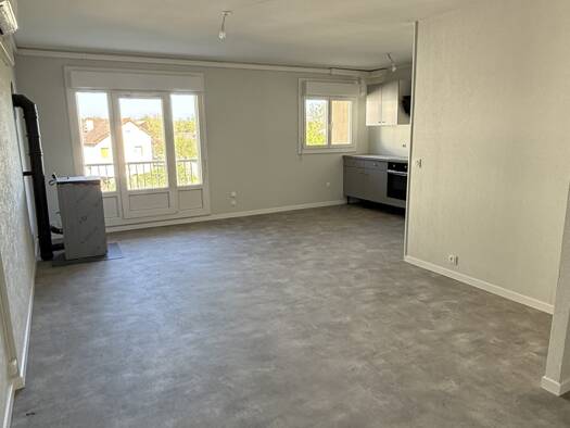 Appartement à louer 530 € 3 pièces 3 chambres 62 m² Étage 2/2 Vallon-en-Sully 03190