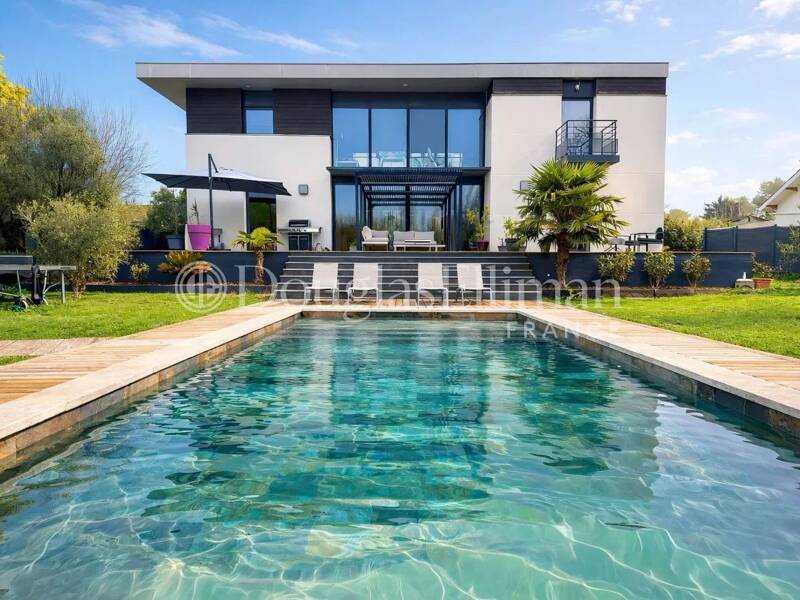 Maison à vendre, 186m², LEOGNAN