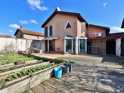 Maison à vendre 328 000 € 6 pièces 5 chambres 115 m² 355 m² de terrain Charréard Vénissieux 69200