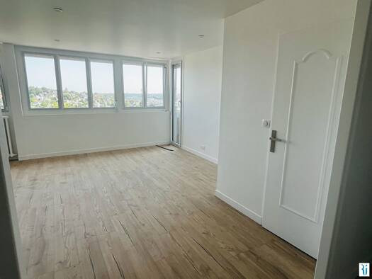 Appartement à louer 1 055 € 5 pièces 4 chambres 91 m² Étage 4/4 Rue Herbeuse Bois-Guillaume 76230