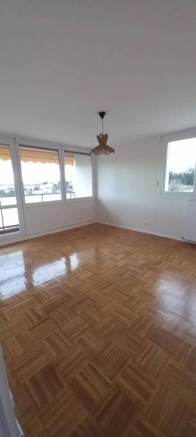Appartement à louer 1 050 € 3 pièces 2 chambres 65 m² Dernier étage, Étage 9/9 Celestins Merlo Oullins 69600