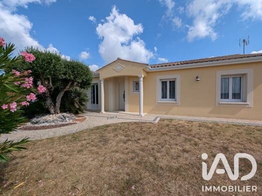 Pavillon à vendre 275 000 € 4 pièces 3 chambres 126 m² 808 m² de terrain Montils 17800