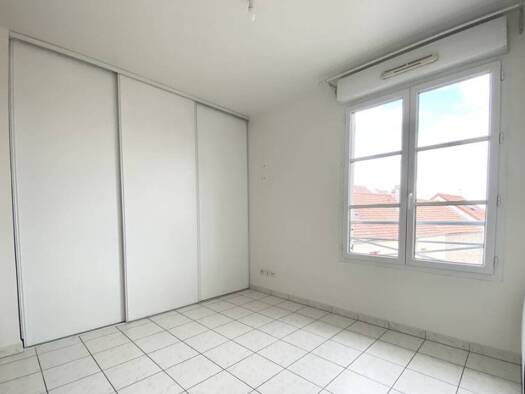 Appartement à louer 890 € 2 pièces 1 chambre 42 m² 2ème étage Trois-Parts Nord Est Bondoufle 91070