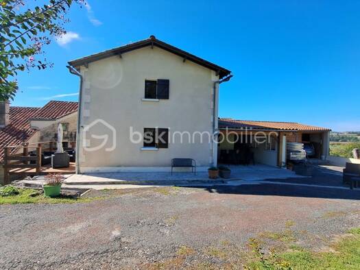 Maison à vendre 159 500 € 4 pièces 2 chambres 70 m² 2 900 m² de terrain Lisle 24350