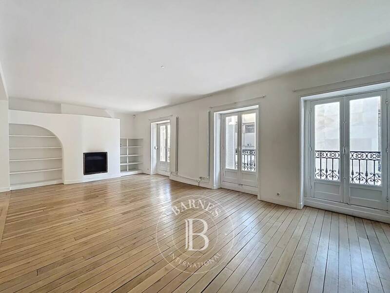 Maison à louer, 228m², PARIS 16E