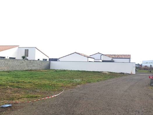 Terrain constructible viabilisé à vendre 126 000 € 619 m² de terrain Fradiniere-Pissot-Pege-Demoiselles Saint-Hilaire-de-Riez 85270