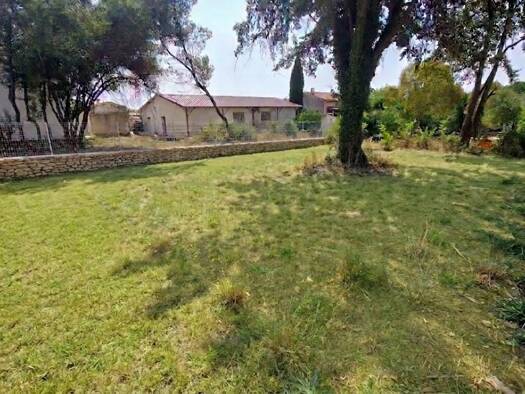 Terrain constructible viabilisé à vendre 162 000 € 379 m² de terrain Clarensac 30870