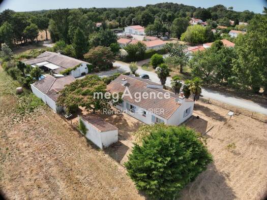 Maison de plain-pied à vendre 209 500 € 4 pièces 3 chambres 99 m² 1 601 m² de terrain Soullans 85300