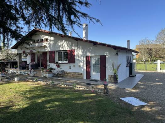 Maison de plain-pied à vendre 170 400 € 4 pièces 2 chambres 85 m² 2 755 m² de terrain Saint-Martin-Petit 47180