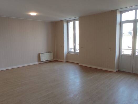 Appartement à louer 630 € 3 pièces 2 chambres 99 m² 1er étage Argenton-sur-Creuse 36200