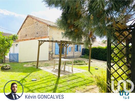 Maison à vendre 129 000 € 4 pièces 2 chambres 184 m² 695 m² de terrain Saint-Saviol 86400