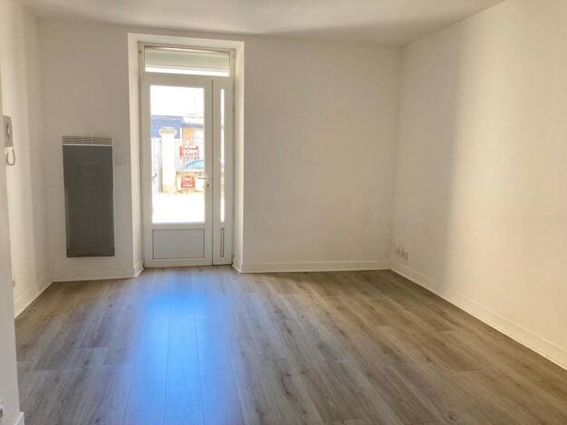 Appartement à louer 371 € 1 pièce 23,7 m² RDC Saint Martin Périgueux 24000