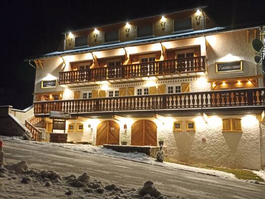 Chalet à vendre de 1.7M à 3M € 14 pièces 10 chambres 800 m² Saint-Lary-Soulan 65170