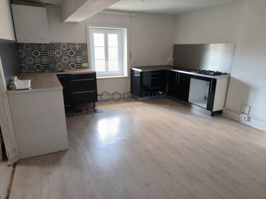 Appartement à louer 430 € 2 pièces 1 chambre 68,7 m² 1er étage Porte des Pierres Dorées 69400