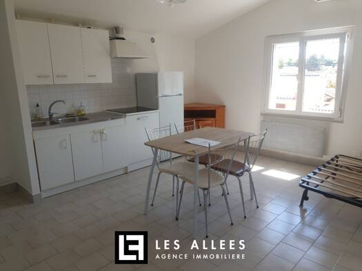 Appartement à louer 450 € 2 pièces 1 chambre 32 m² Étage 2/2 Montelimar 26200