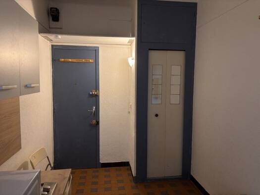 Appartement à louer 375 € 1 pièce 9 m² RDC Marseille 8ème arrondissement 13008