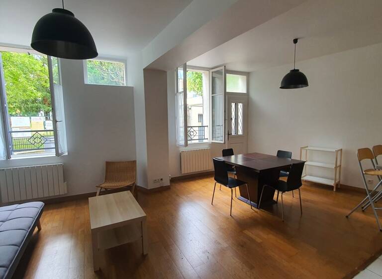 Appartement à louer 1 250 € 2 pièces 1<br/>chambre 53 m²<br/>superficie RDC/1<br/>étage Rueil Malmaison 92500