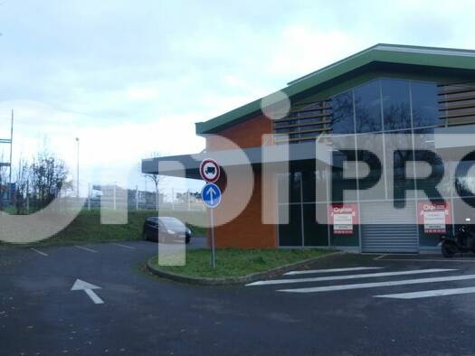 Local d'activités à louer 6 008 € 726 m² d'espace de stockage divisible Varennes-Vauzelles 58640