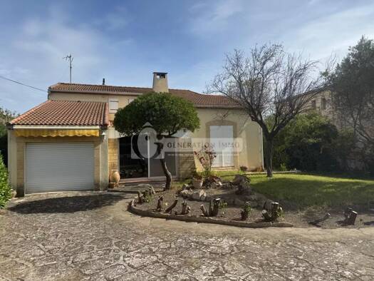 Maison à vendre 399 000 € 9 pièces 5 chambres 198 m² 697 m² de terrain Grand Callègue Arles 13200