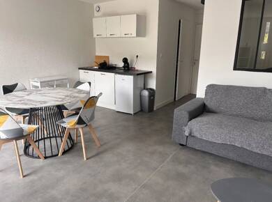 Appartement à louer 610 € 1 pièce 33 m² disponible à partir du 01/07/2025 Les Baux-de-Provence 13520
