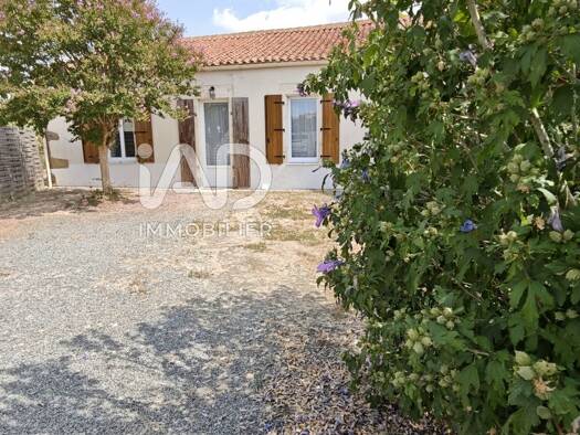 Maison de plain-pied à vendre 130 000 € 3 pièces 1 chambre 75 m² 730 m² de terrain Petosse 85570