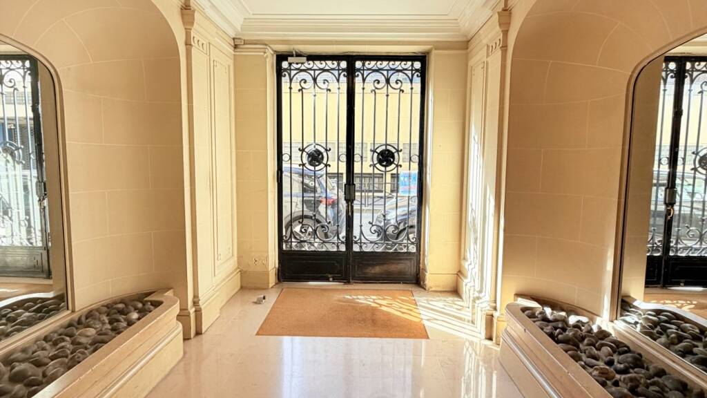Appartement à vendre 80 000 € 1 pièce 7 m² Legendre-Lévis Paris 17ème arrondissement 75017