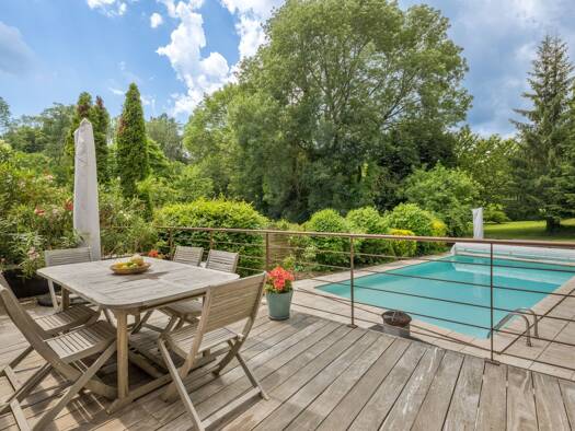 Maison à vendre 589 000 € 9 pièces 3 chambres 272 m² 3 500 m² de terrain Le Perréon 69460