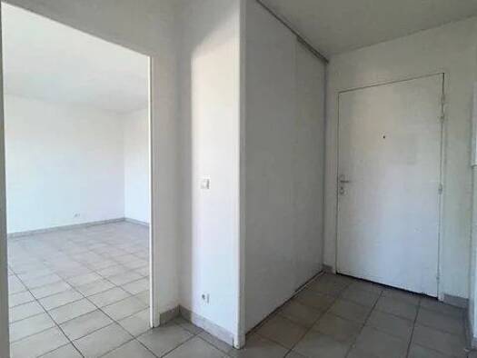 Appartement à louer 939 € 3 pièces 2 chambres 64,75 m² 2ème étage Jules Guesde Mantes-la-Jolie 78200