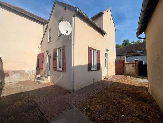 Maison à vendre 143 500 € 4 pièces 3 chambres 91 m² 177 m² de terrain Château-Renard 45220