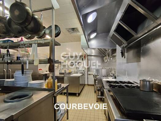 Restaurant à vendre Fonds de commerce 450 000 € 176 m² d'espace de restauration Gambetta Courbevoie 92400