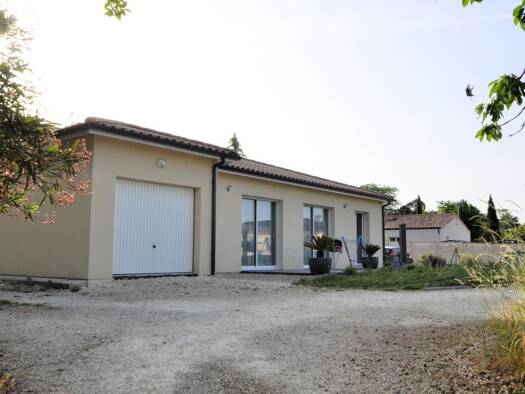 Maison de plain-pied à louer 1 005 € 4 pièces 3 chambres 100 m² 320 m² de terrain Lestiac-sur-Garonne 33550