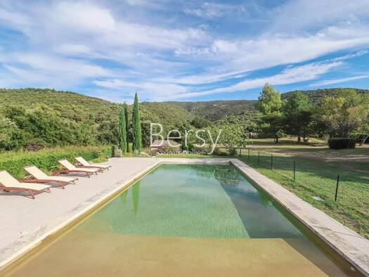 Mas à vendre 1 285 000 € 8 pièces 6 chambres 225 m² La Ville L'Isle-sur-la-Sorgue 84800