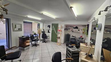 Local commercial à vendre 65 000 € 23 m² de surface de vente Jardins de la Fontaine Nimes 30000