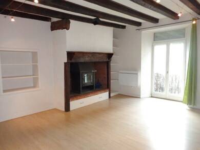 Appartement à louer 495 € 3 pièces 2 chambres 72 m² Étage 2/3 Aurillac 15000