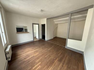 Appartement à louer 590 € 3 pièces 1 chambre 78 m² RDC Gien 45500