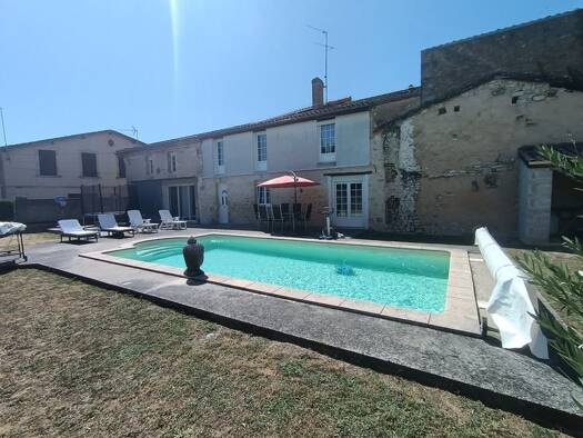Maison à vendre 298 000 € 9 pièces 6 chambres 202 m² 810 m² de terrain Saint-Martin-Lacaussade 33390