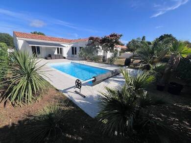 Maison de plain-pied à vendre 380 000 € 7 pièces 6 chambres 144 m² 850 m² de terrain Gémozac 17260